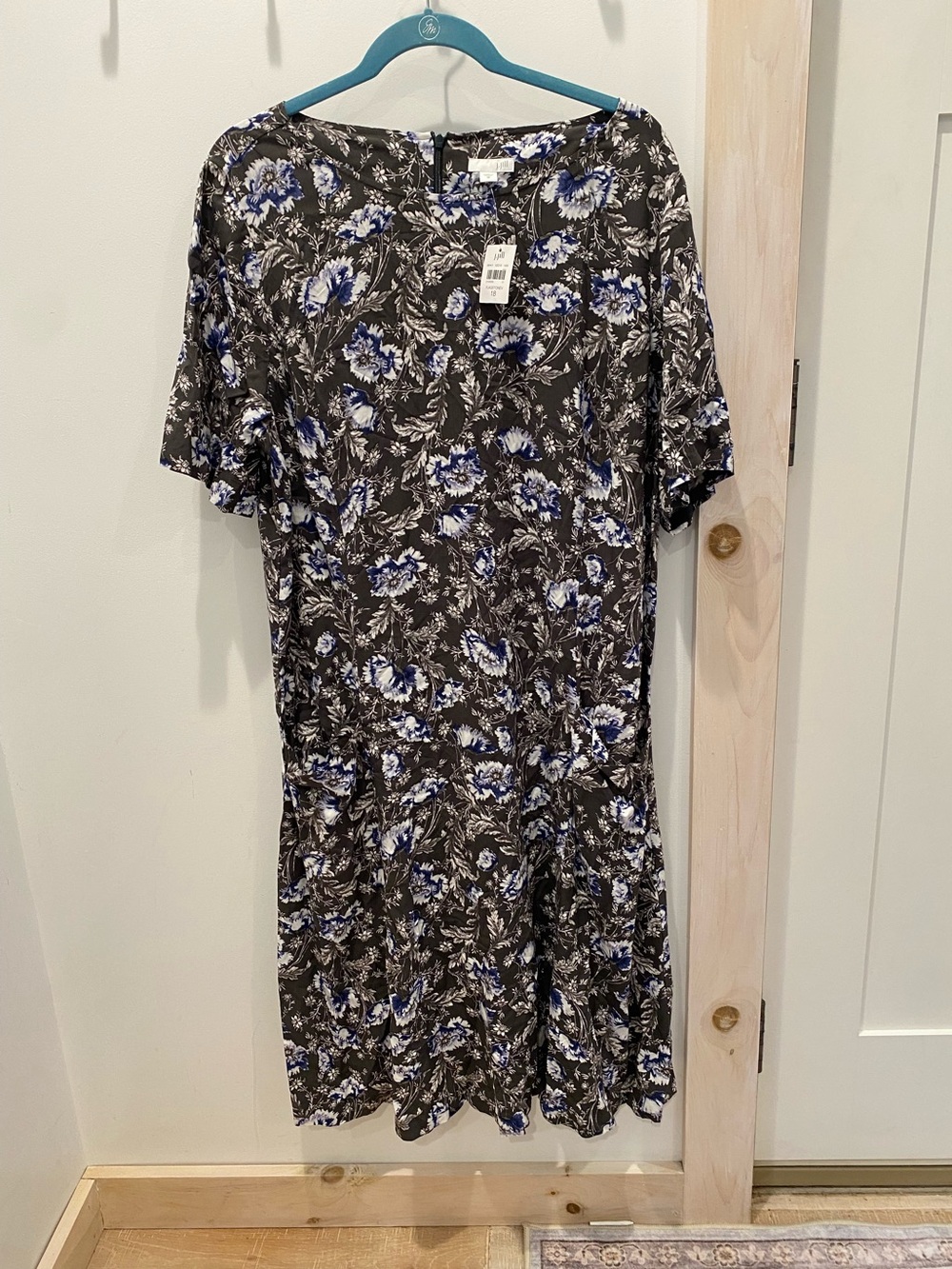 NWT J. Jill Gray Floral Dress Sz. 18